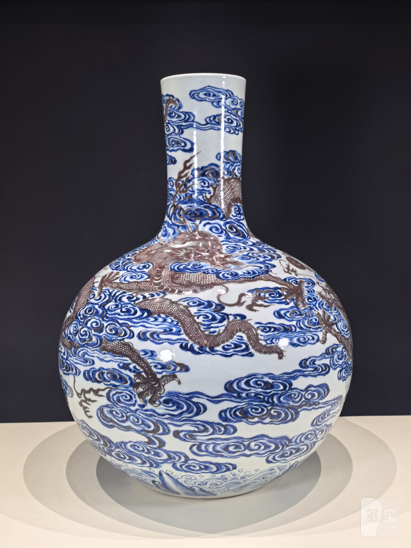清雍正 青花釉里红云龙纹天球瓶 - 图5
